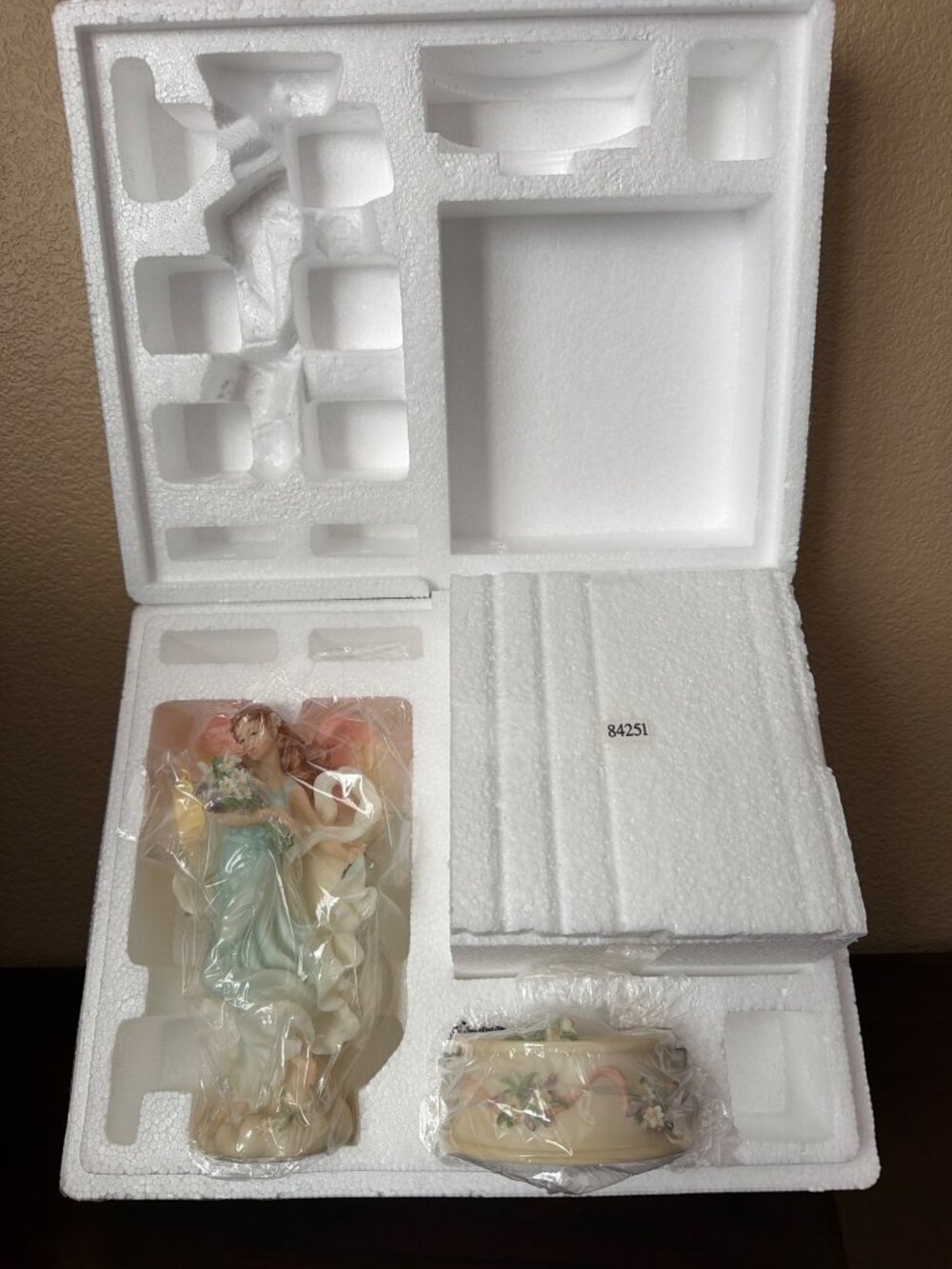 2000 Seraphim Classics Lily 3-Piece Angel Figurine w/Stand & Flower NEW - Picture 13 of 16